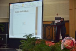 Risma Beri Arahan Kepsek Jelang UNBK