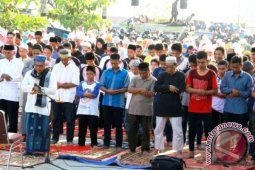 Ribuan Umat Muslim di Balikpapan Shalat Gerhana