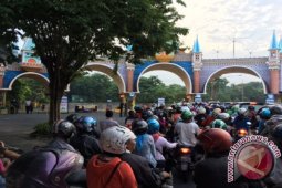 Warga Surabaya Keluhkan Pengelola Kenpark Jelang Gerhana Matahari