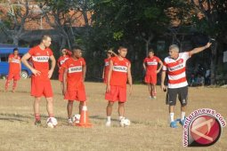 Arcan Iurie, mantan pelatih sejumlah klub sepak bola dideportasi ke negara asalnya