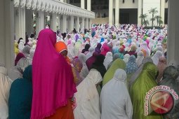 Ribuan Jamaah Tumpah Ruah Shalat Gerhana Di Masjid Mujahidin