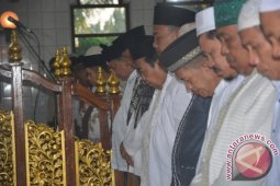 Bupati -Wabup Bersama Masyarakat  Sholat Gerhana