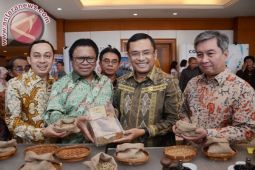 Bupati Mas Sumatri Tinjau Dan Berikan Bantuan Korban Kebakaran
