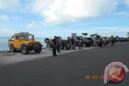 PT Timah-Komunitas Jeep Tanam 500 Pohon
