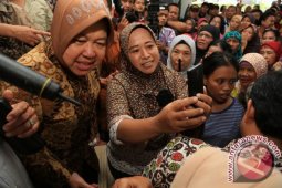 Risma Terima Protes Ratusan Wali Murid SMA/SMK
