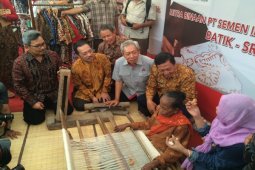Semen Indonesia Salurkan Bantuan Program Pemberdayaan Masyarakat Rp6,5 Miliar