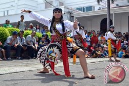 Samsuri-Mudjo Setyo Menari 24 Jam Nonsetop