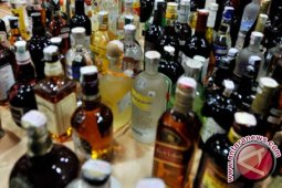Polisi Bangka Barat Amankan Belasan Liter Arak