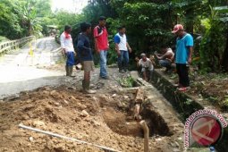 PERBAIIKAN PIPA DISTRIBUSI