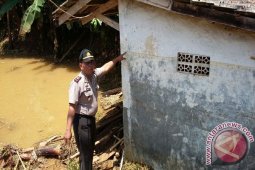 Enam Warga Terseret Air Bah Berhasil Diselamatkan