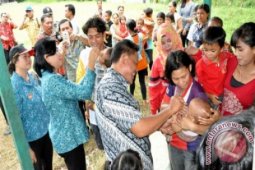 Bupati Sanggau Jelaskan Manfaat Imunisasi ke Masyarakat