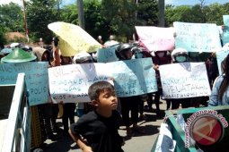 Pedagang Protes Penjualan Kios di Pasar Tradisional