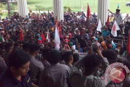 Ratusan petani demo di kantor gubernur Jambi
