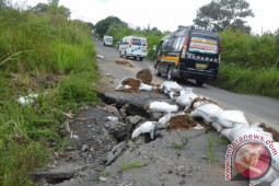 Warga Deliserdang Keluhkan Buruknya Infrastruktur Jalan