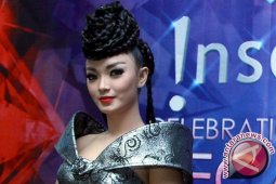 Polisi Selidiki Zaskia Gotik Hina Lambang Negara