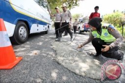 Jalan belum setahun di Aceh Selatan rusak