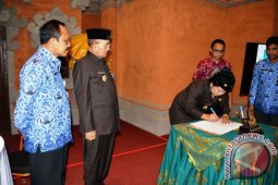 Penandatangan MoU Pemkab Karangasem dan Kantor Pertanahan Karangasem