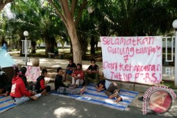 Pendemo Tambang Emas Tumpang Pitu Tetap Bertahan Mogok Makan