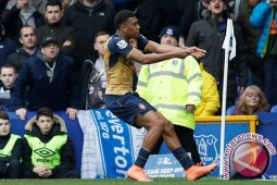 Arsenal Permalukan Everton 2-0 di Goodison Park