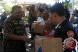 Pelindo III Bagikan Sembako Kepada Masyarakat