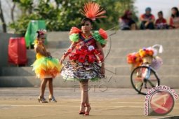 Peragaan Busana Daur Ulang