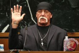 Pegulat legendaris dan aktor Hulk Hogan meninggal dunia