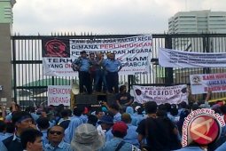 Puluhan Sopir Taksi Demo Minta Polisi Tangkapi Pengemudi Grabcar