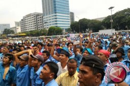 Ribuan Sopir Taksi Aksi Di Depan Kemkominfo