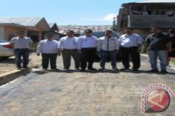 Bank Sumut Tinjau Proyek Rabat Beton