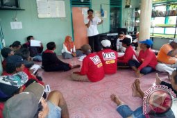 Penarik Becak di Kediri Ikuti Kursus Bahasa Inggris