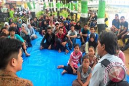 Kophi Kaltim Bersihkan SKM Peringati Hari Air
