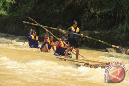 "Bamboo Rafting" Loksado Meratus Terbesar