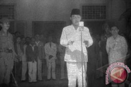 Bung Karno Dapat Bintang Mahaputra Dari Dewan Adat Nusantara