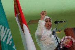 Khofifah Berbagi Tips Hadapi Serangan Teknologi Zaman Now