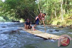 Mengangkat Kearifan Lokal Melalui "Balanting Paring"