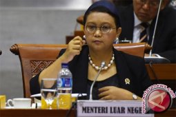 Menlu: pemerintah upayakan pembebasan 10 sandera WNI