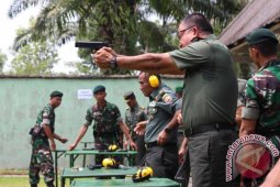 LATIHAN MENEMBAK