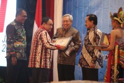 Semen Indonesia Raih Penghargaan Korporasi Nasional Terbaik Dari PWI Jawa Timur
