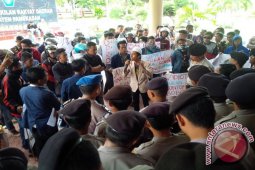 Mahasiswa Protes Dugaan Penggelembungan Videotron Rp1,8 Miliar