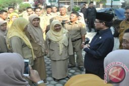 Wagub Jambi sayangkan PNS tak masuk kantor