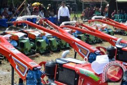 120 Kelompok Tani Pamekasan Terima Bantuan "Alsintan"