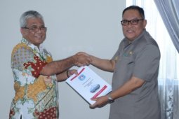 Serahkan Laporan Keuangan
