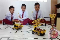 Siswa SD Muhammadiyah 4 Surabaya Juara Robot Internasional
