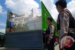 Polisi Sita Ratusan Boks Obat Ilegal