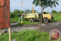 Mobil Penyedot Tinja di Surabaya Buang Tinja Sembarangan