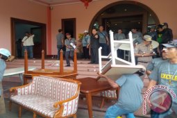 PN Bekasi Eksekusi Paksa Restoran Kredit Macet