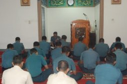 Personel Lantamal XII Pontianak Melaksanakan Istighosah dan Doa Bersama