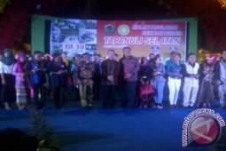 Bupati Ajak Lestarikan Adat Budaya