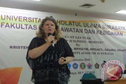 Kristen Graham: Perawat yang Baik adalah Menanggapi-Mendengarkan