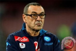 Napoli Cukur 10 Pemain Verona 3-0